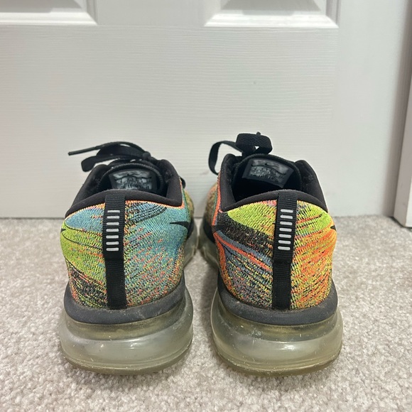 Nike Women Flyknit MAX Multicolored - Picture 3 of 4
